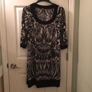 Black and white size xl dress.